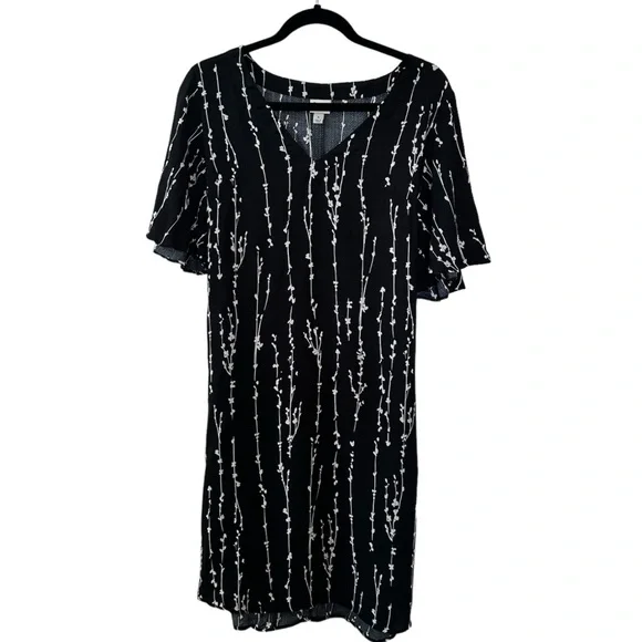 Black w/ White floral print midi dress by A New Day Size Medium - Picture 3 of 4